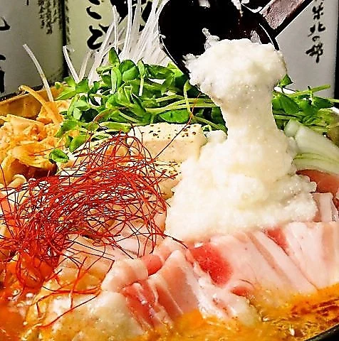 札幌でほっこり温まるお鍋を囲んでゆっくりとしたお食事を。豚とろろ鍋の新食感をどうぞ